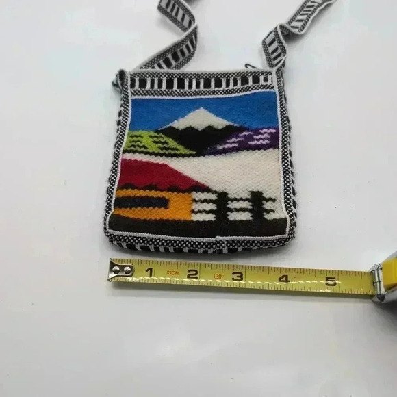 Ecuador Souvenir Purse woven mountain scene - Picture 6 of 7